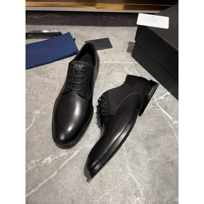 Pra*a leather shoes
